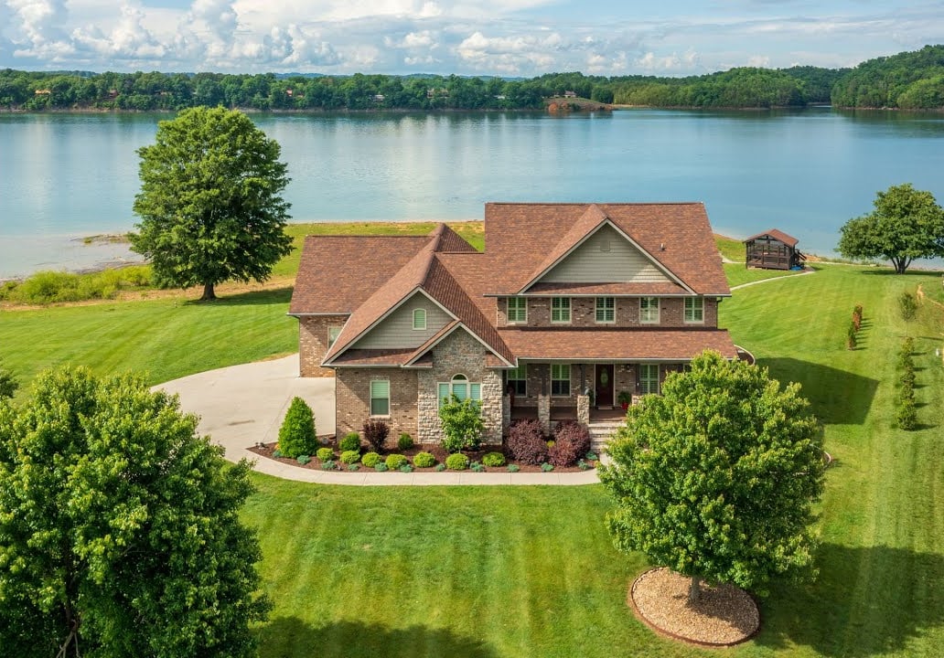 Main Channel Exquisite Estate - Jo Schultheiss