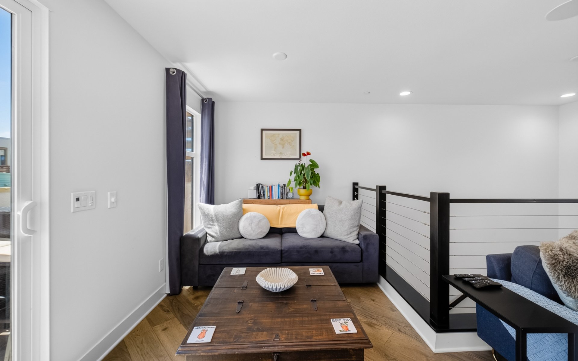 1687 Grand View