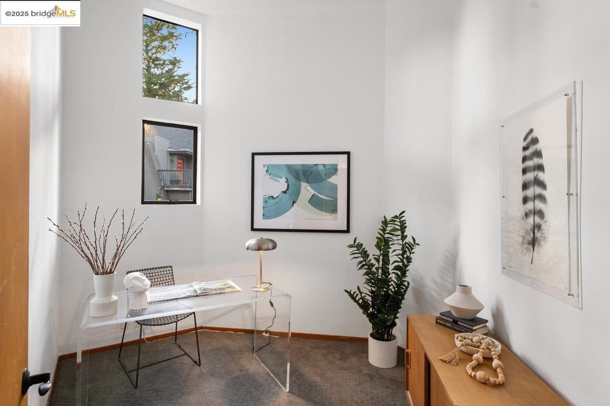2112 Manzanita Dr