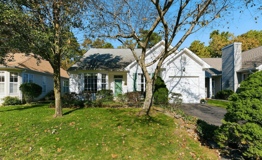 17 Cedar Village Road, Brick