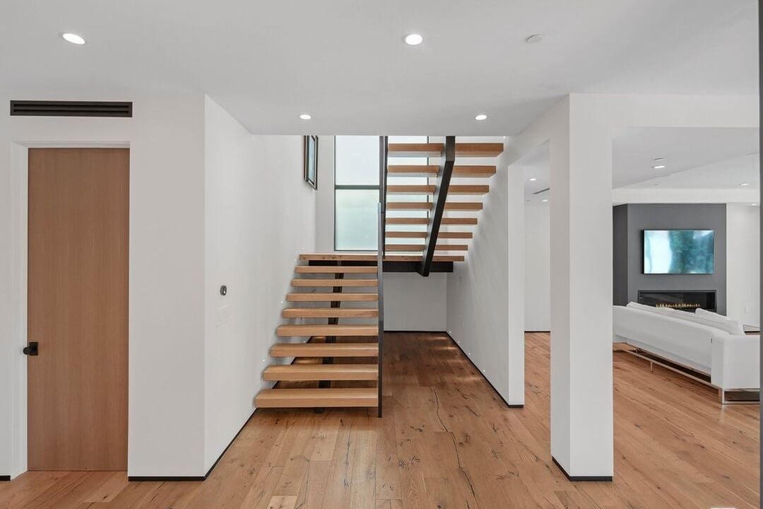 W 6th St, 90048