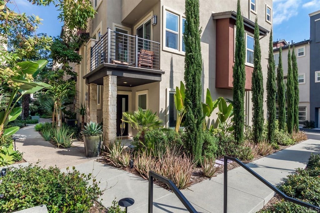 7919 Modern Oasis Dr