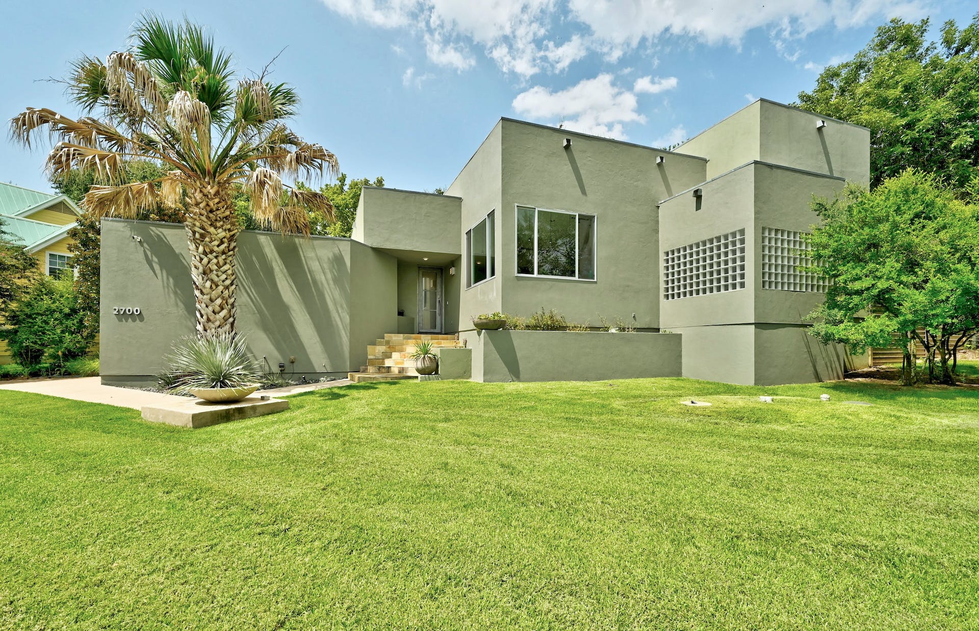 2700 De Soto DR