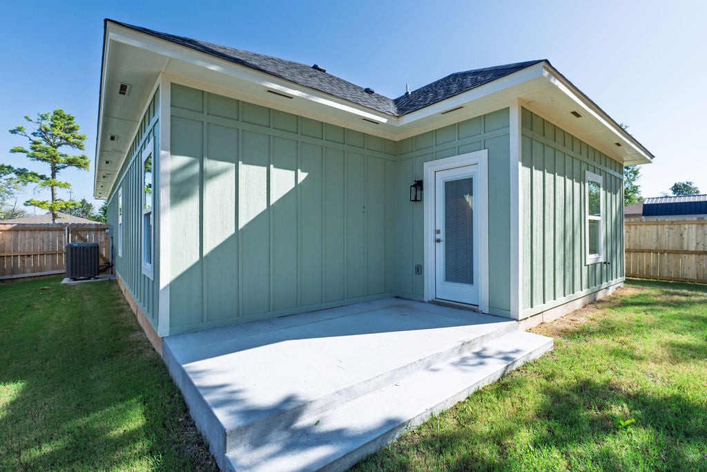 820 W Locust Street