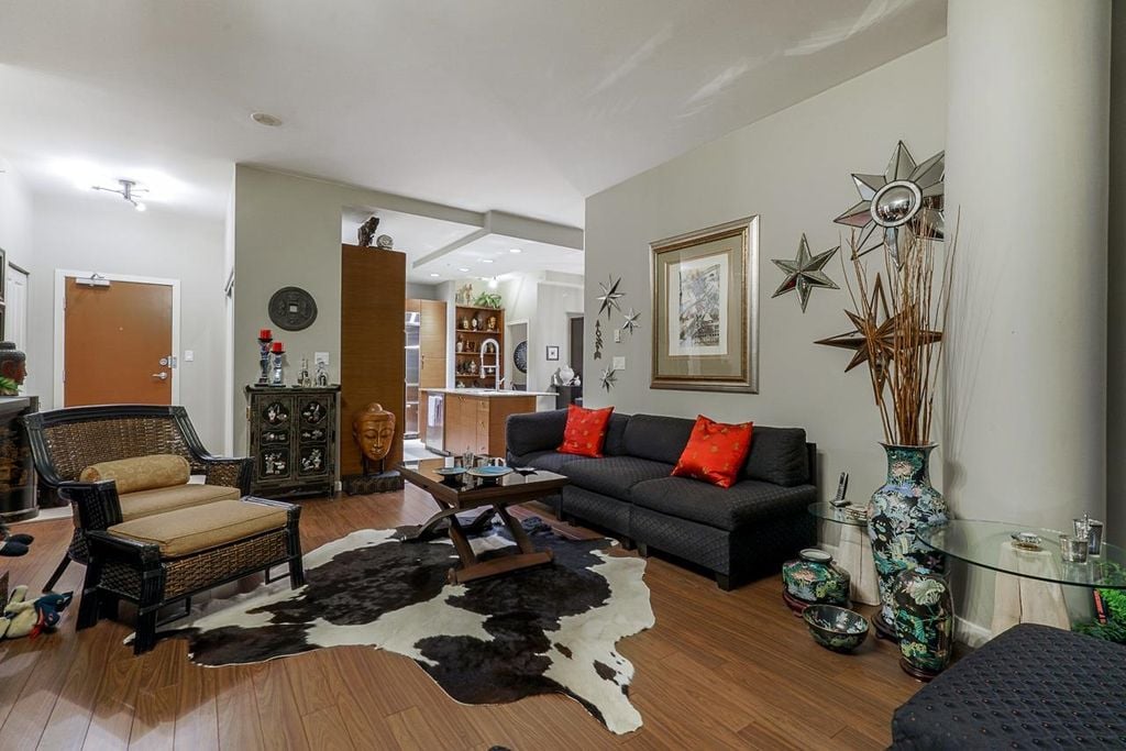 610 Victoria St, #2102