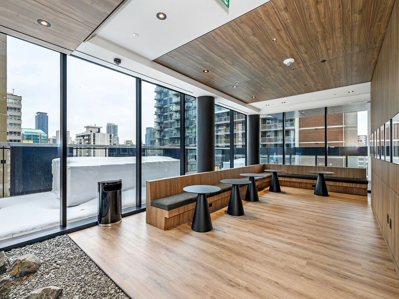 55 Charles St E Unit: 2604
