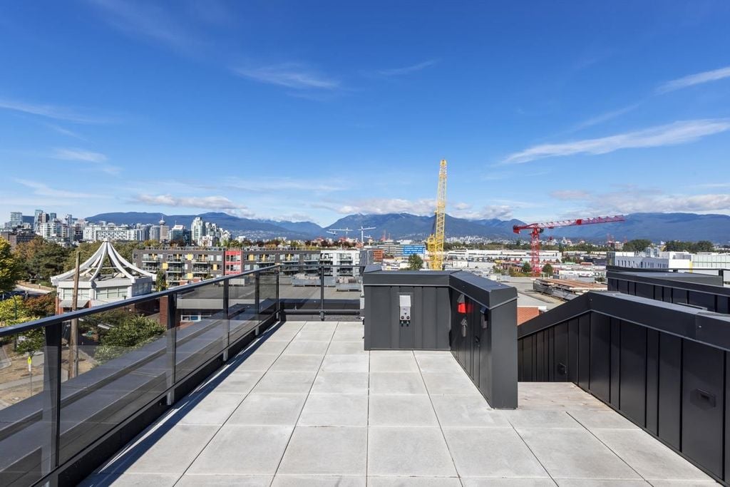 414 E 5th Ave