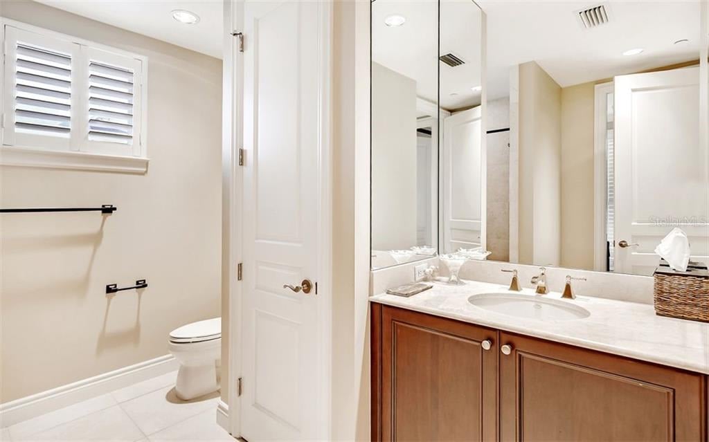 2050 Benjamin Franklin Drive Unit: B903