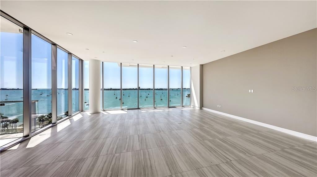 EPOCH / 605 S GULFSTREAM AVE #8 S