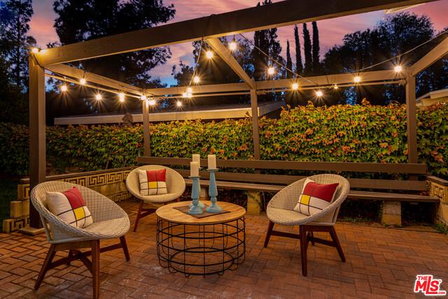 22835 Calabash St, Woodland Hills, CA