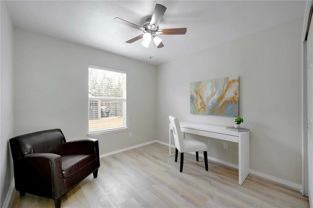 305 Moorhen Ln