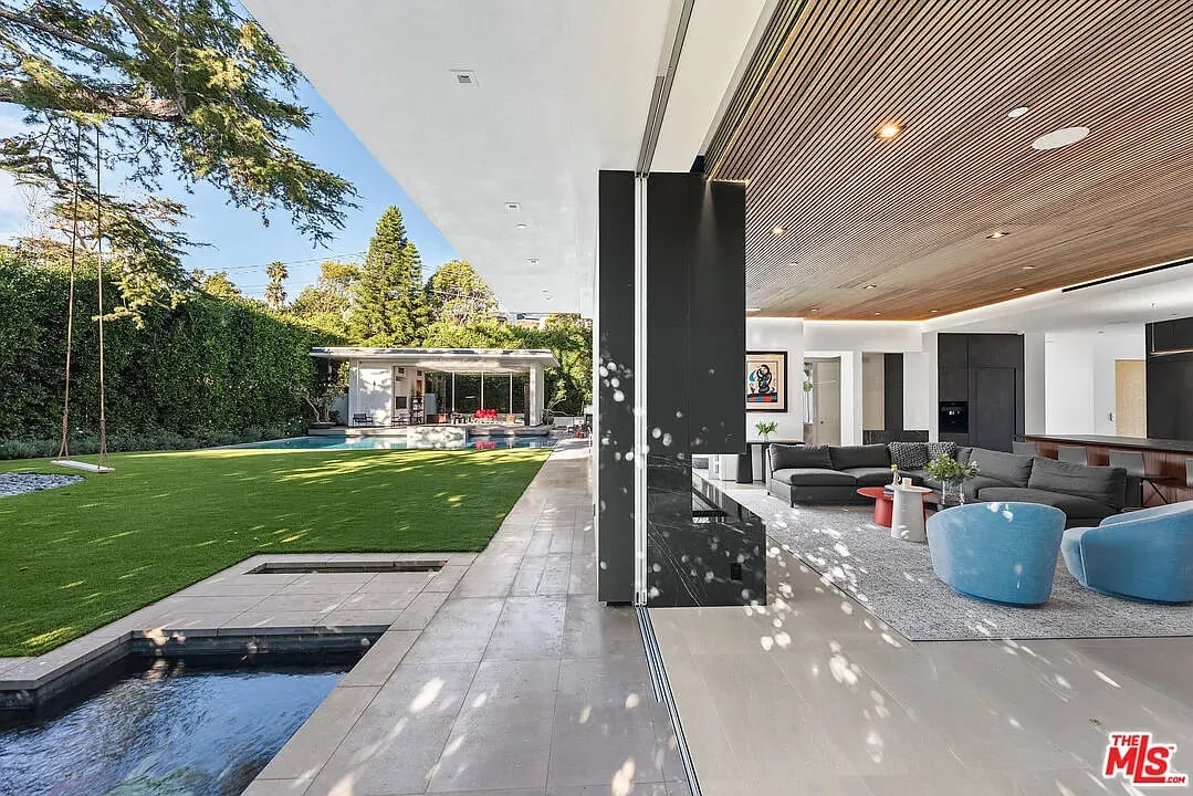 835 San Vicente Blvd