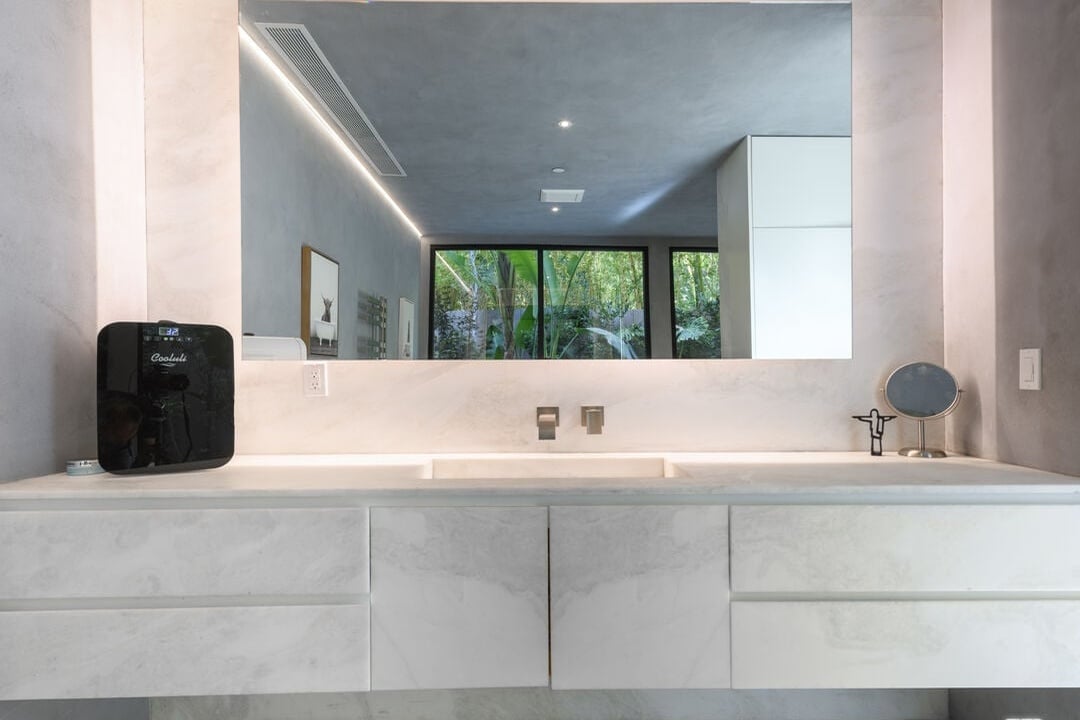 Pinnacle Manor, Willow Glen Rd, 90046