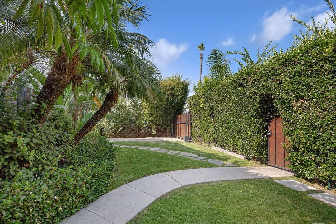 Goldmere Pavilion, N Kilkea Dr, 90048