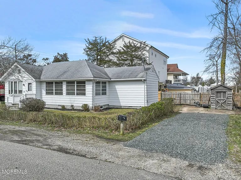 17 Starboard St