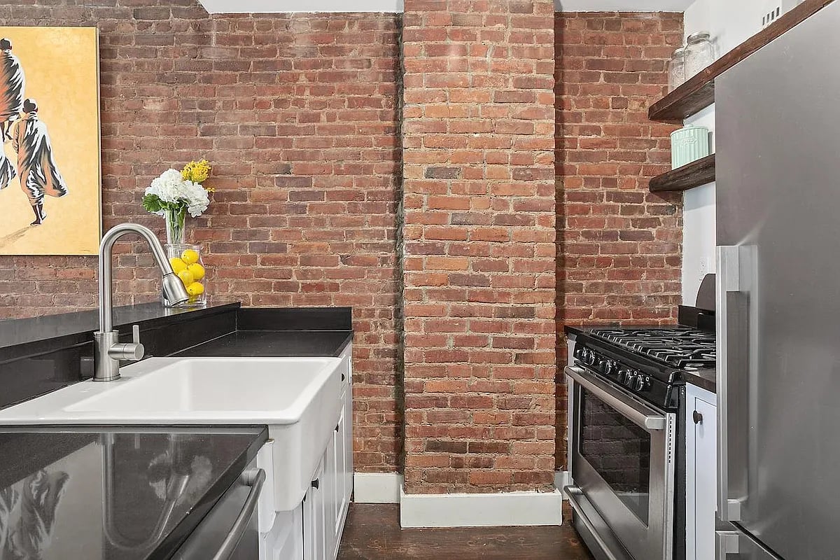 Lofty One Bedroom in Clinton Hill
