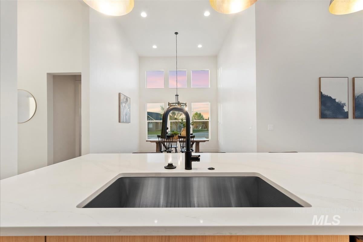 Exceptional New Build in the Star Foothills