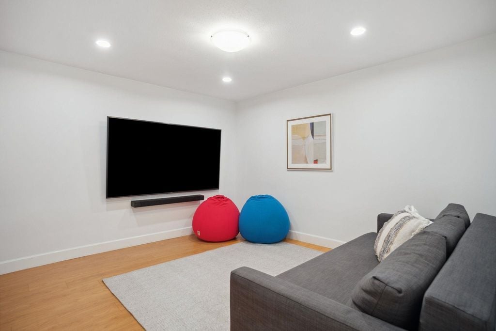 116 W 46th Ave