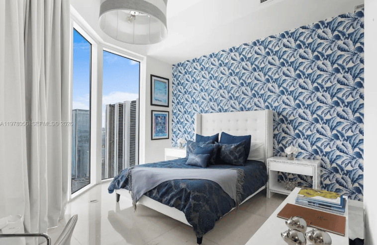 LUXURY IN THE MIAMI SKY