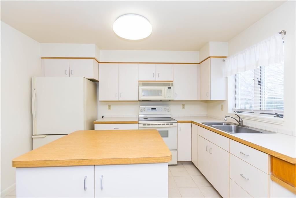 8 Barton Lane, Middletown RI, 02842