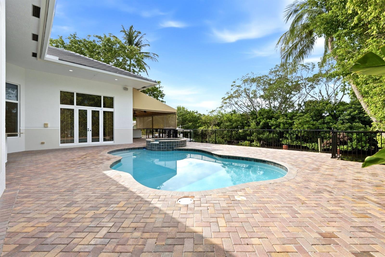  608 Inlet Rd