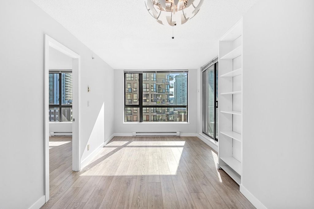 833 Agnes St, #807