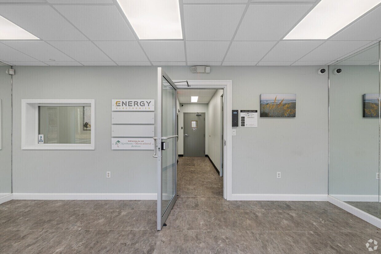 For Lease | 13,000 SF Two-Level Office Space | Prime Location Near I-95 & Downtown New Haven