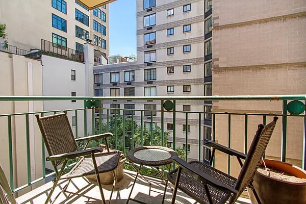 311 Greenwich Street Unit: 6J