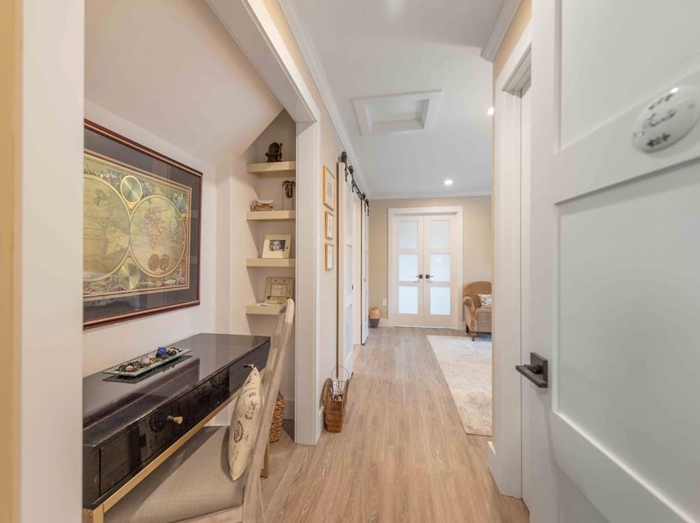 6 Schoolhouse Ln