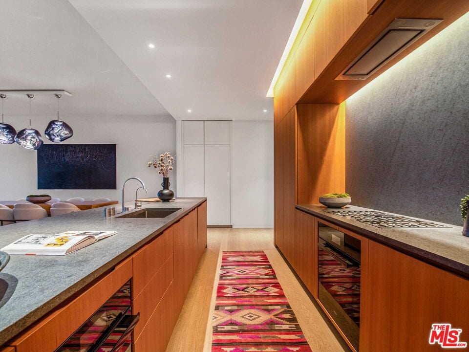 9040 W Sunset Blvd, #1103
