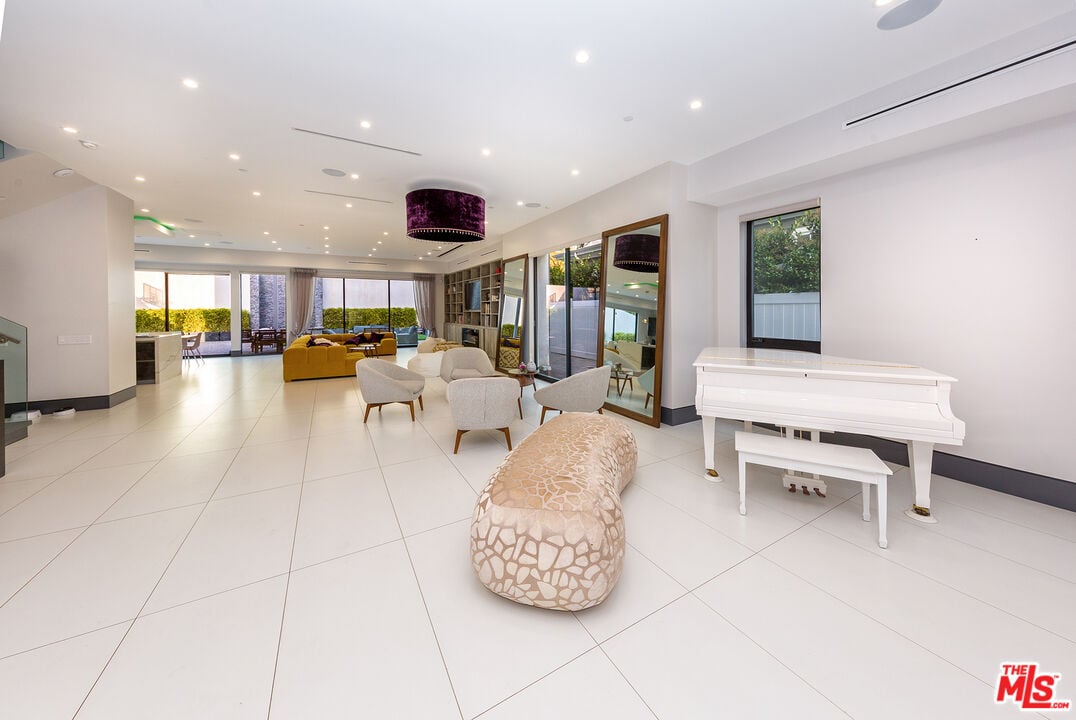 2122 Castle Heights Ave