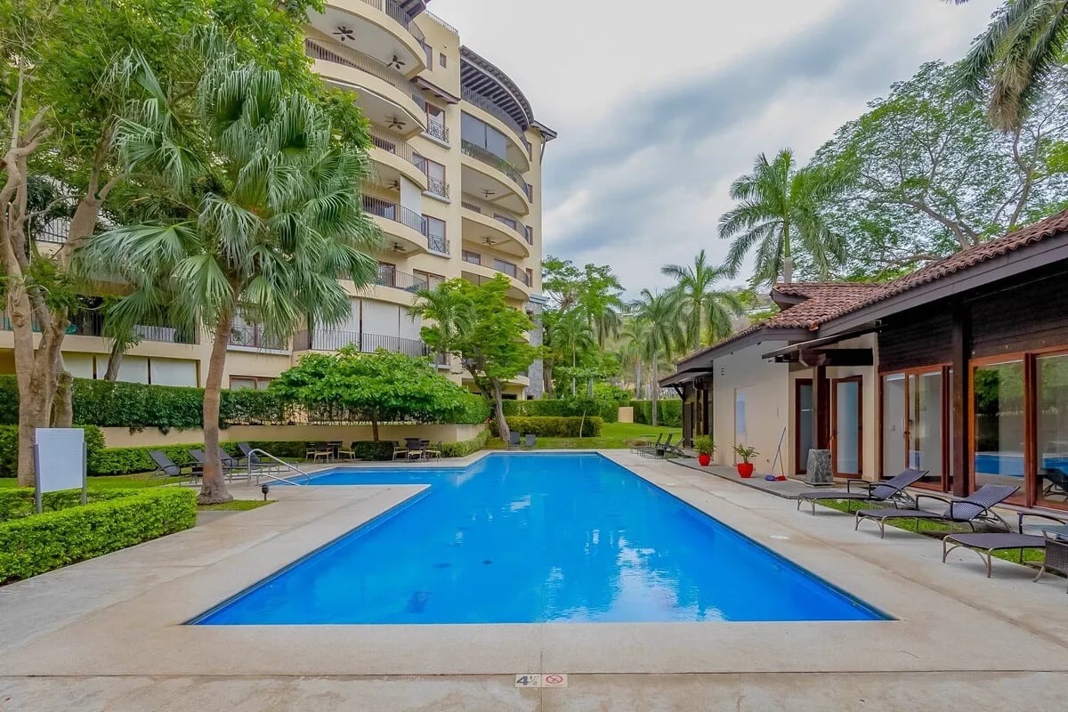 Ground Level Condo with a Yard