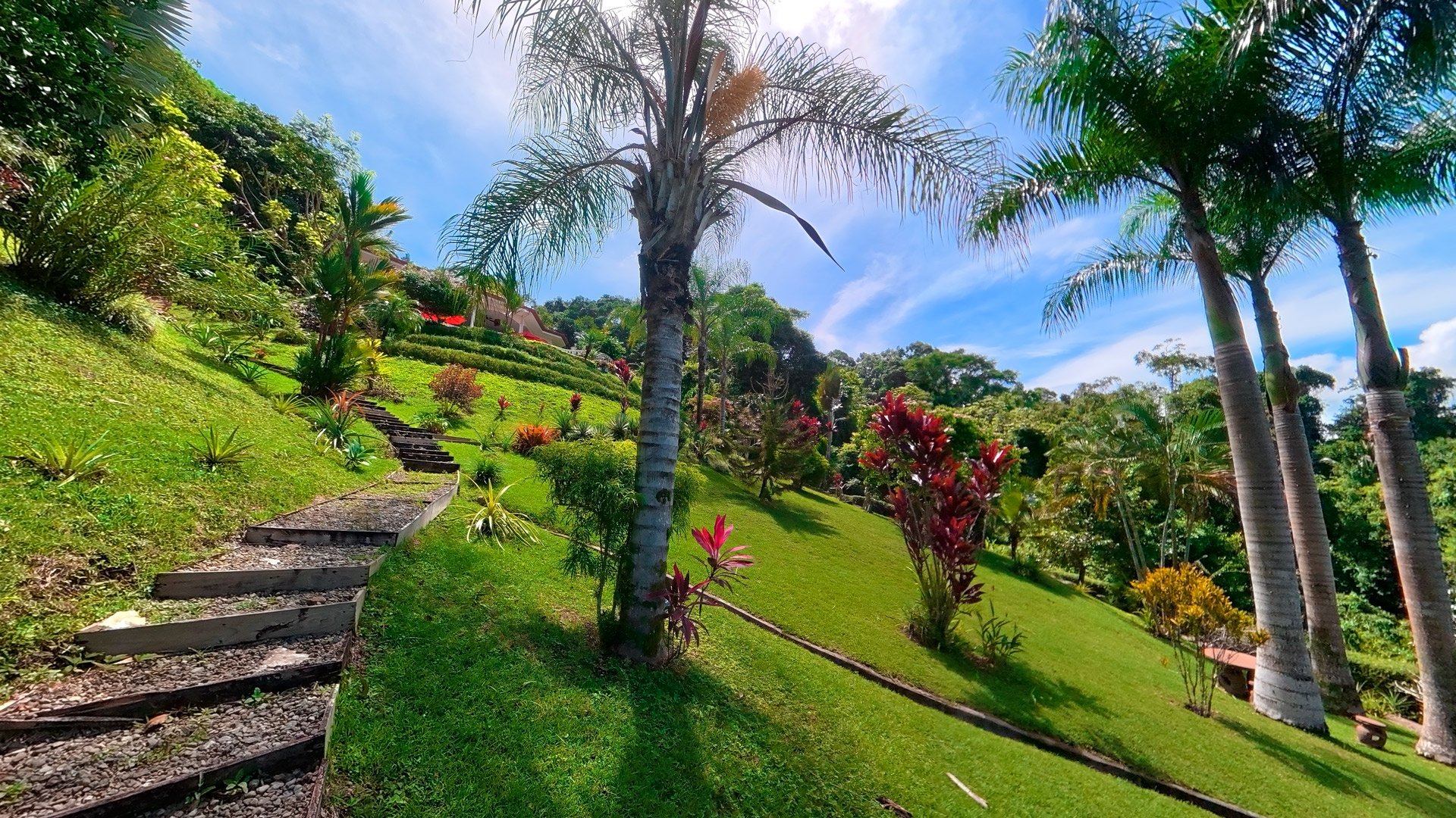 CASA ORQUIDEA – LUXURY HOME WITH OCEAN VIEWS IN GATED COMMUNITY