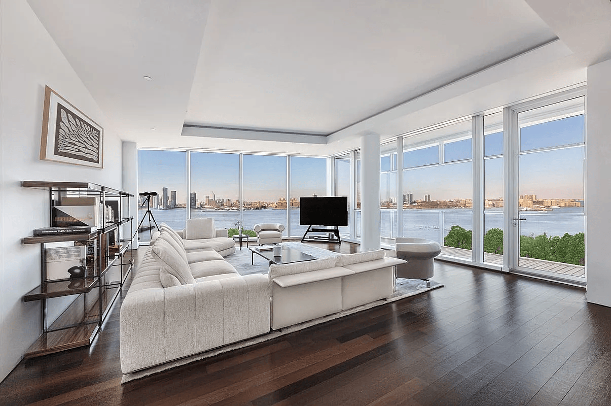 165 Charles St APT 18