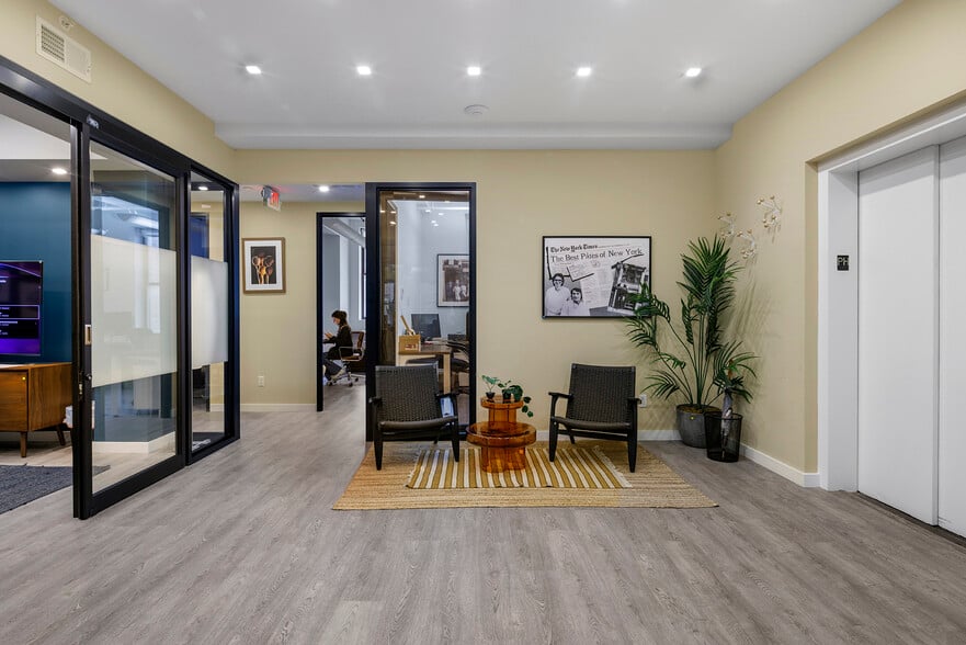 32 W 39th St