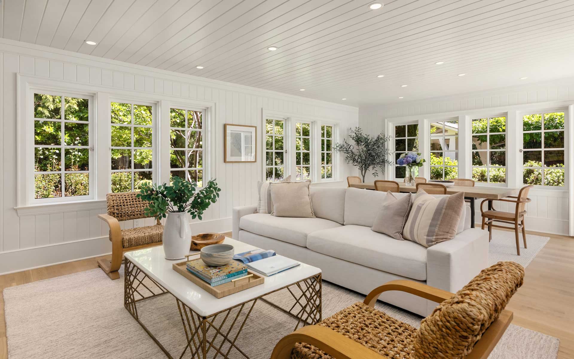Sunny Hamptons Style in the Heart Of Medina