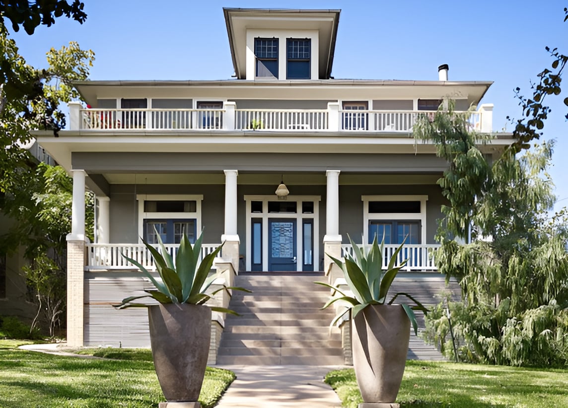 808 Baylor