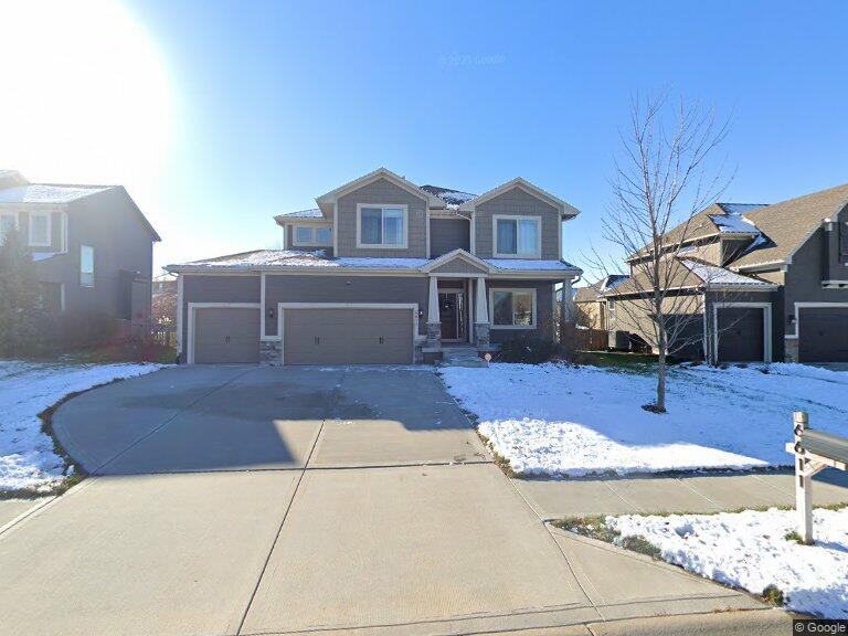 6611 NW 104th Ter