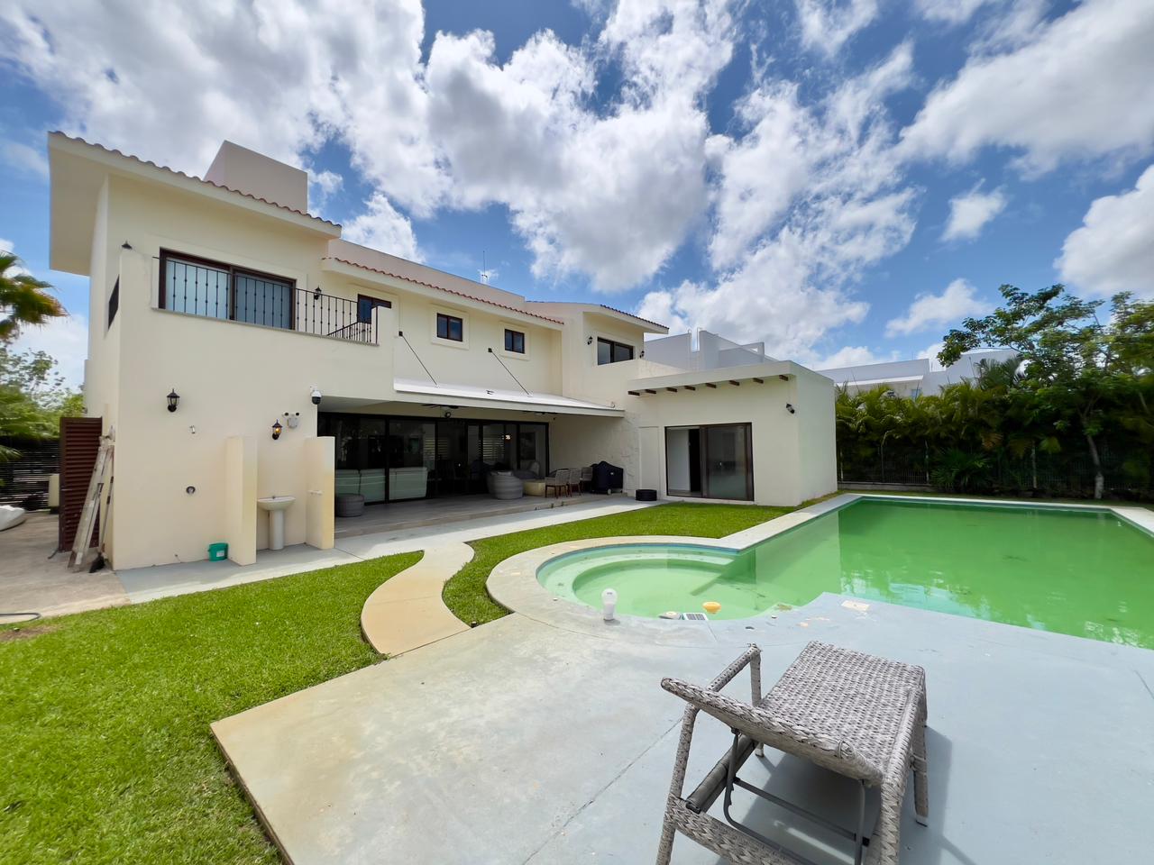 LUXURY HOUSE for SALE, in gated community, Cancun Centro