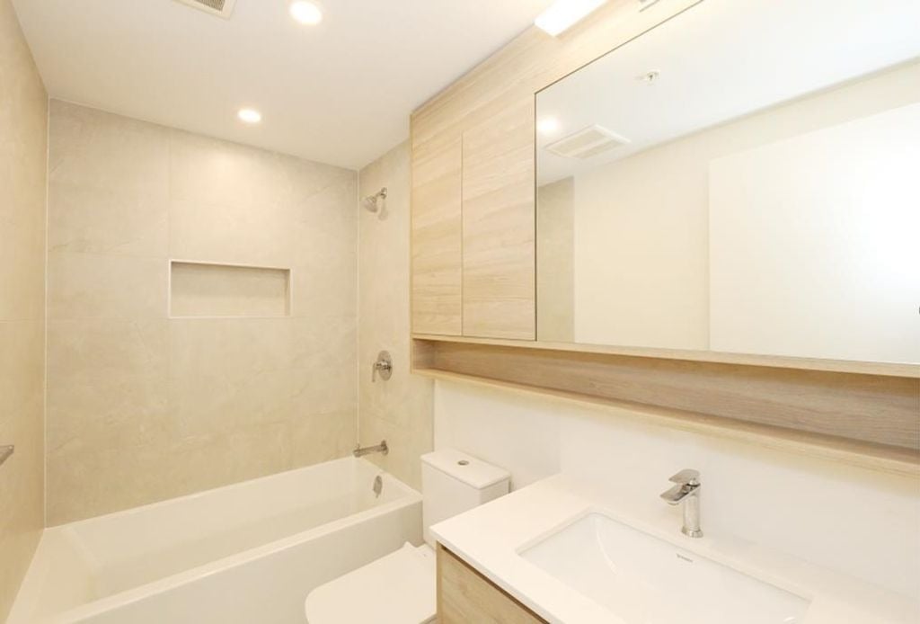 595 Austin Ave, #305