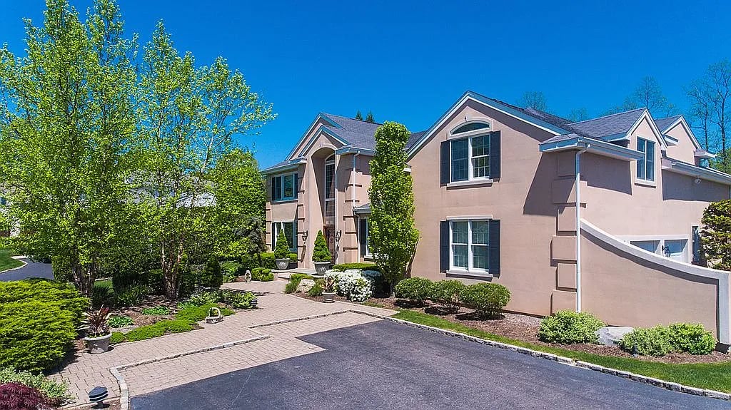 14 Woodbury Farms Dr