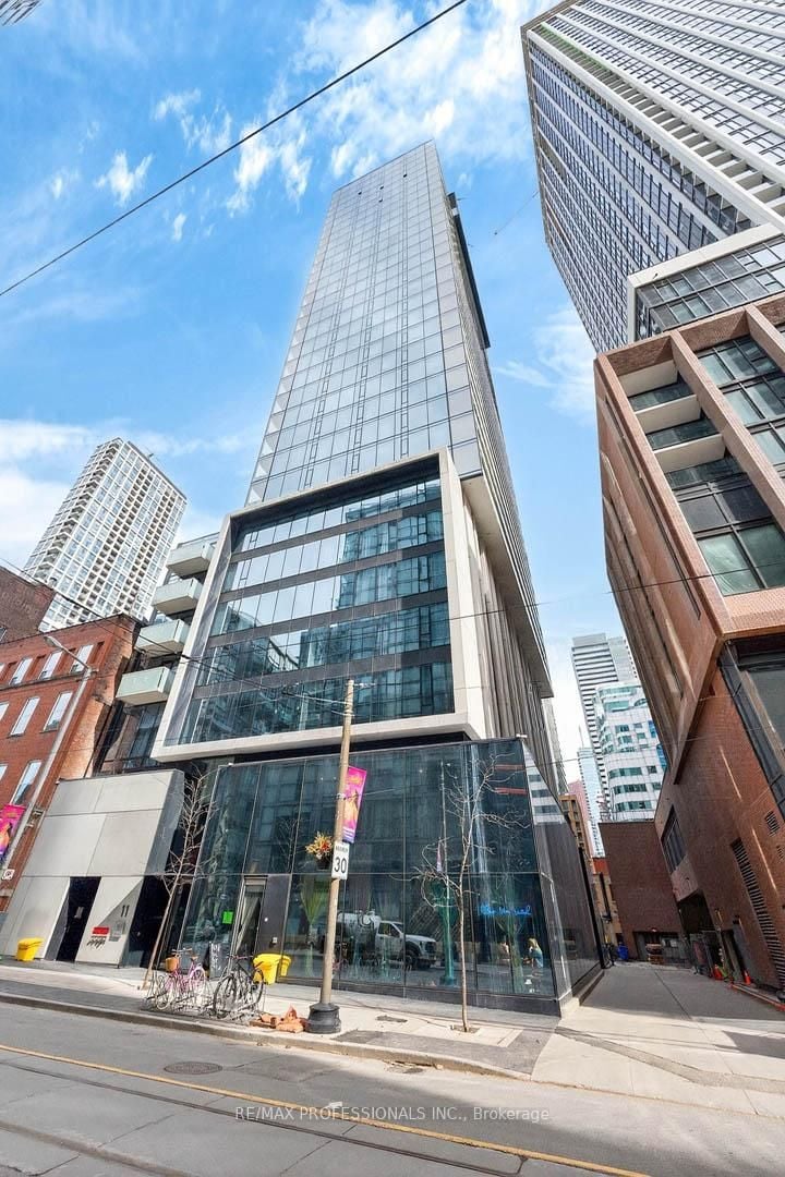 11 Charlotte St 805