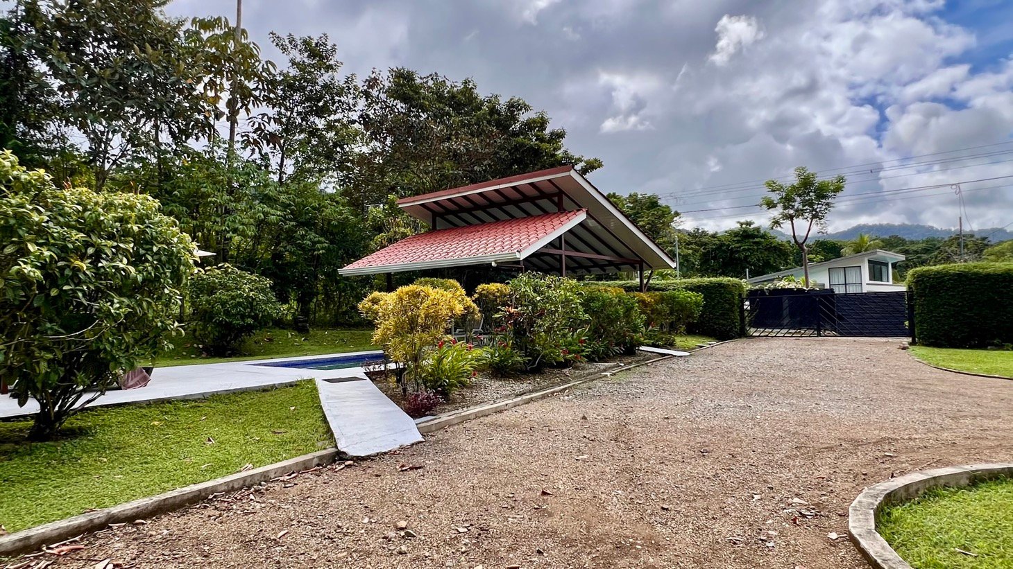 Home, 2 Rental Cabinas & Expansion Potential in Ojochal