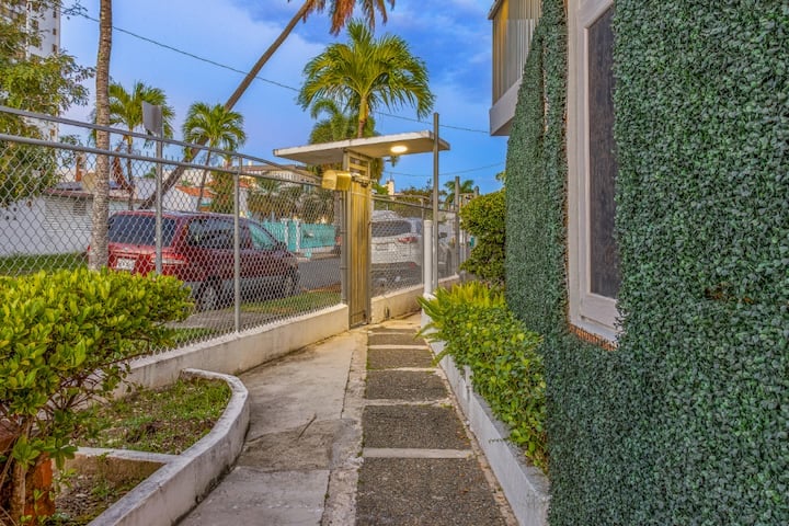 Beach House Apt 4 • 1BR + Sofa Bed • Sleeps 4 - Airbnb