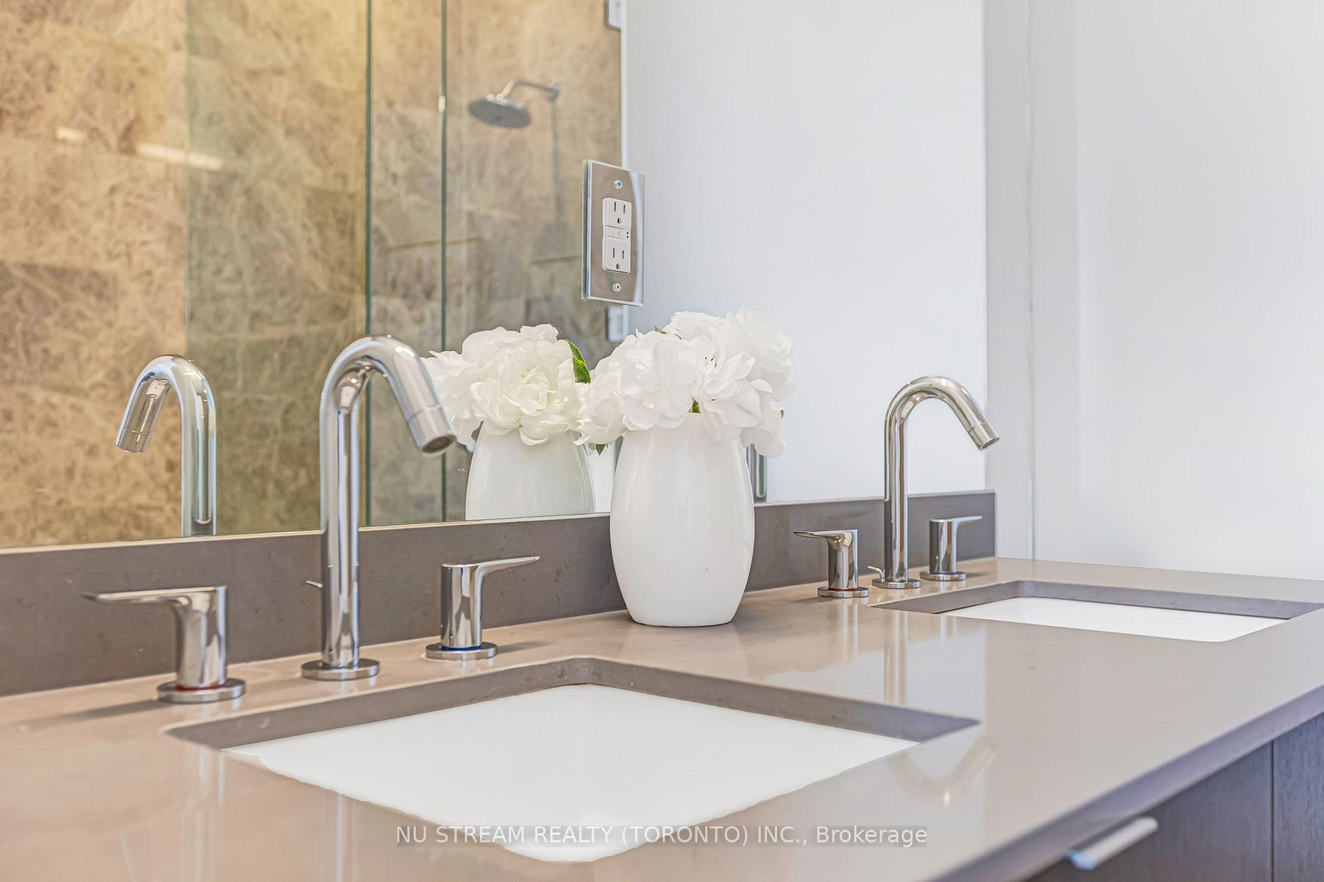 ICONIC LIVING AT 100 HARBOUR ST
