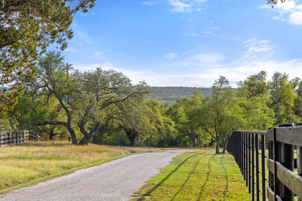 Horseman's Paradise in the heart of Dripping Springs