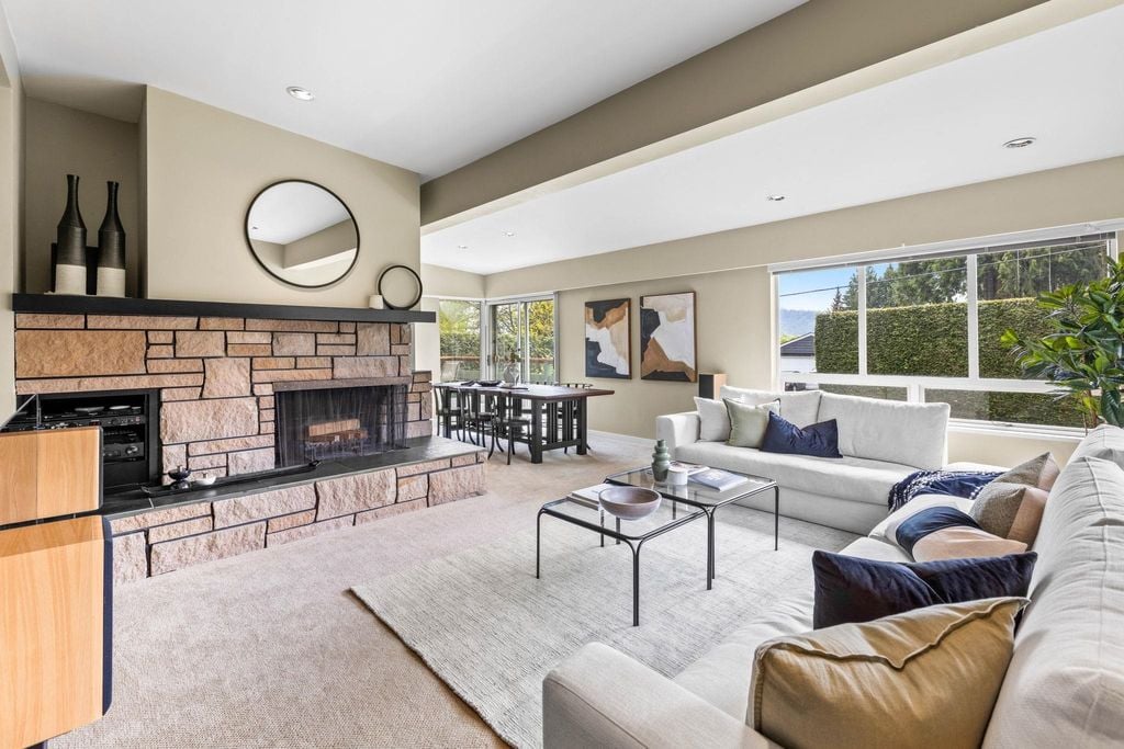 712 Fairway Dr