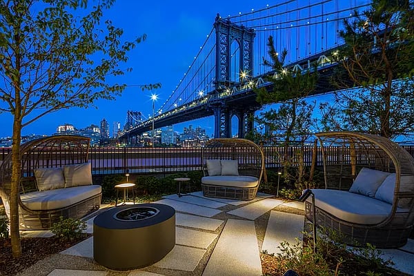 252 South Street Unit: 8J