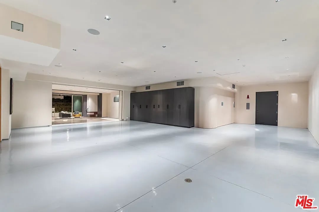 835 San Vicente Blvd