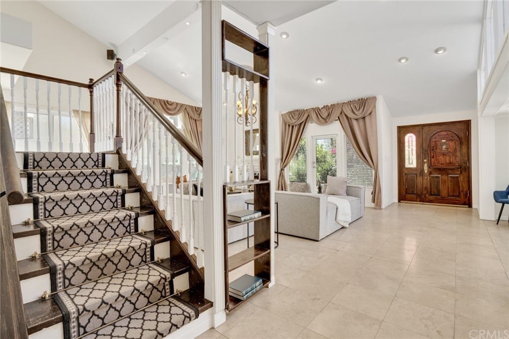 40 Cedar Tree Ln